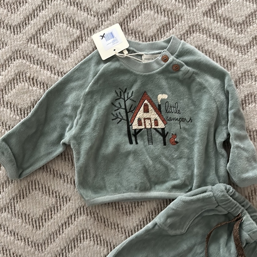 Sweatsuit - Picture 2 of 4